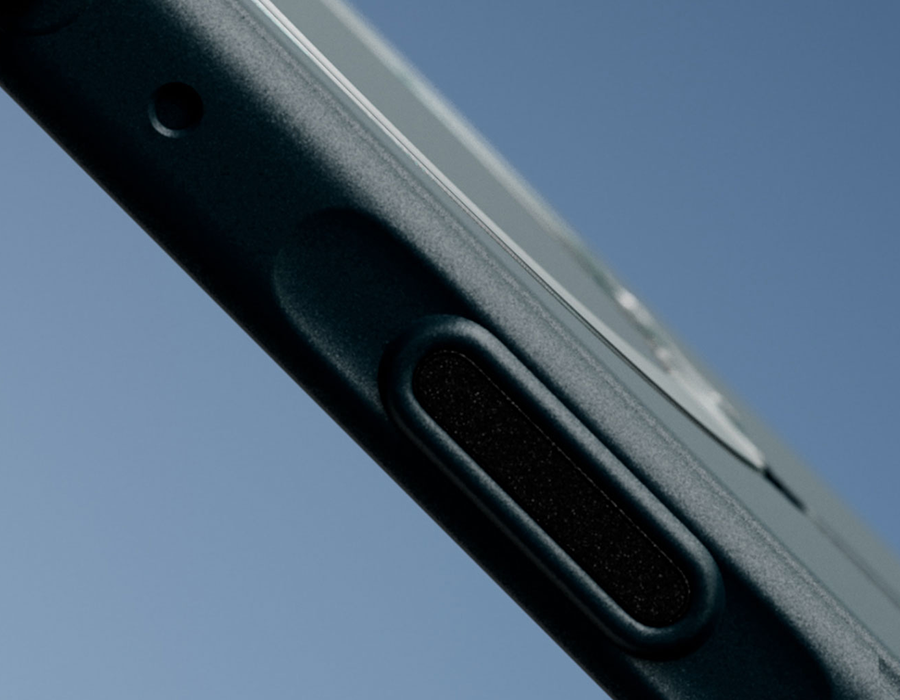 Чохол для iPhone 17 Pro Max Beats by Dr. Dre Rugged Case with MagSafe and Camera Control – Everest Black (MGJ84)