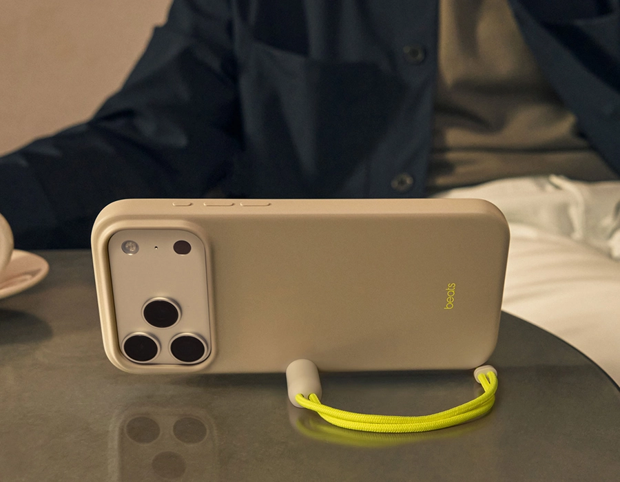 Чохол для iPhone 17 Beats Kickstand Case with MagSafe and Camera Control - Lime Stone (MGTL4)