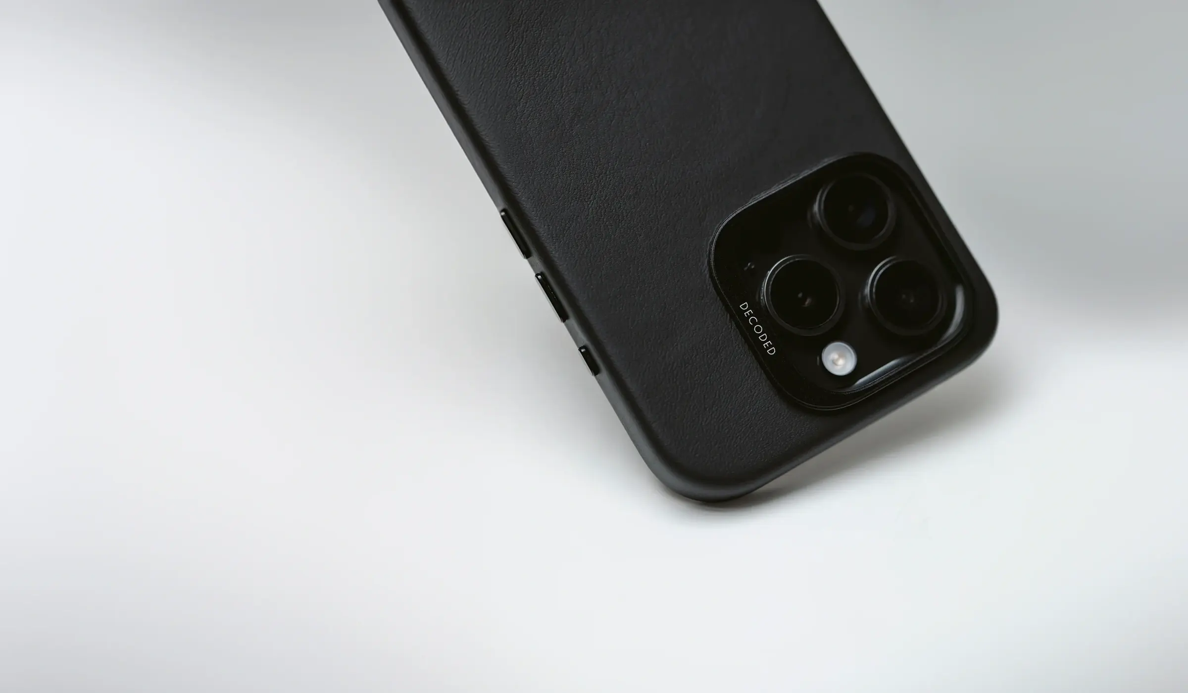 decoded-leather-case-7