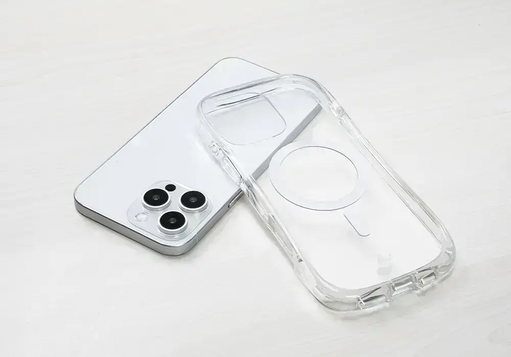 Чехол POP LUME, совместимый с MagSafe, обеспечивающий надежное соединение с аксессуарами