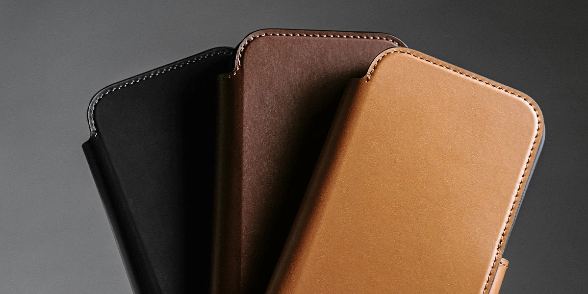 Nomad Modern Leather Folio Case – общий вид чехла на iPhone 17 Pro Max