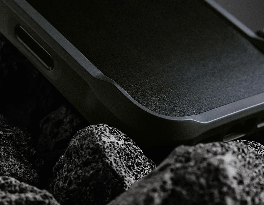 Чехол Nomad Rugged Case – матовая задняя панель и усиленные углы для надежной защиты