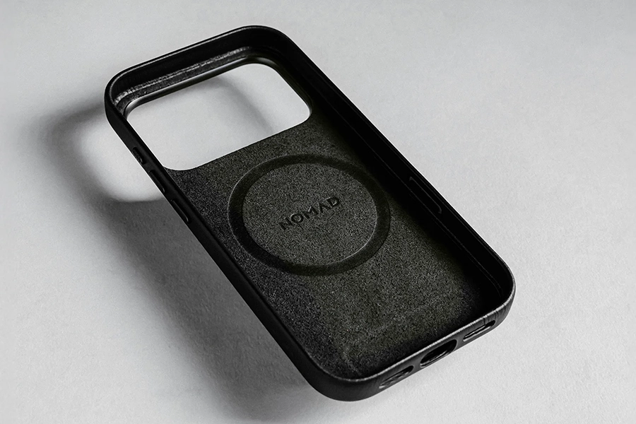 Nomad Traditional Leather Case – натуральная кожа, приобретающая патину со временем