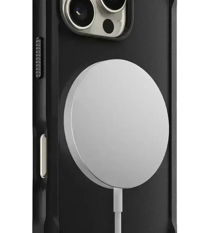 Вбудовані магніти для сумісності з MagSafe у чохлі Nomad Rugged Case