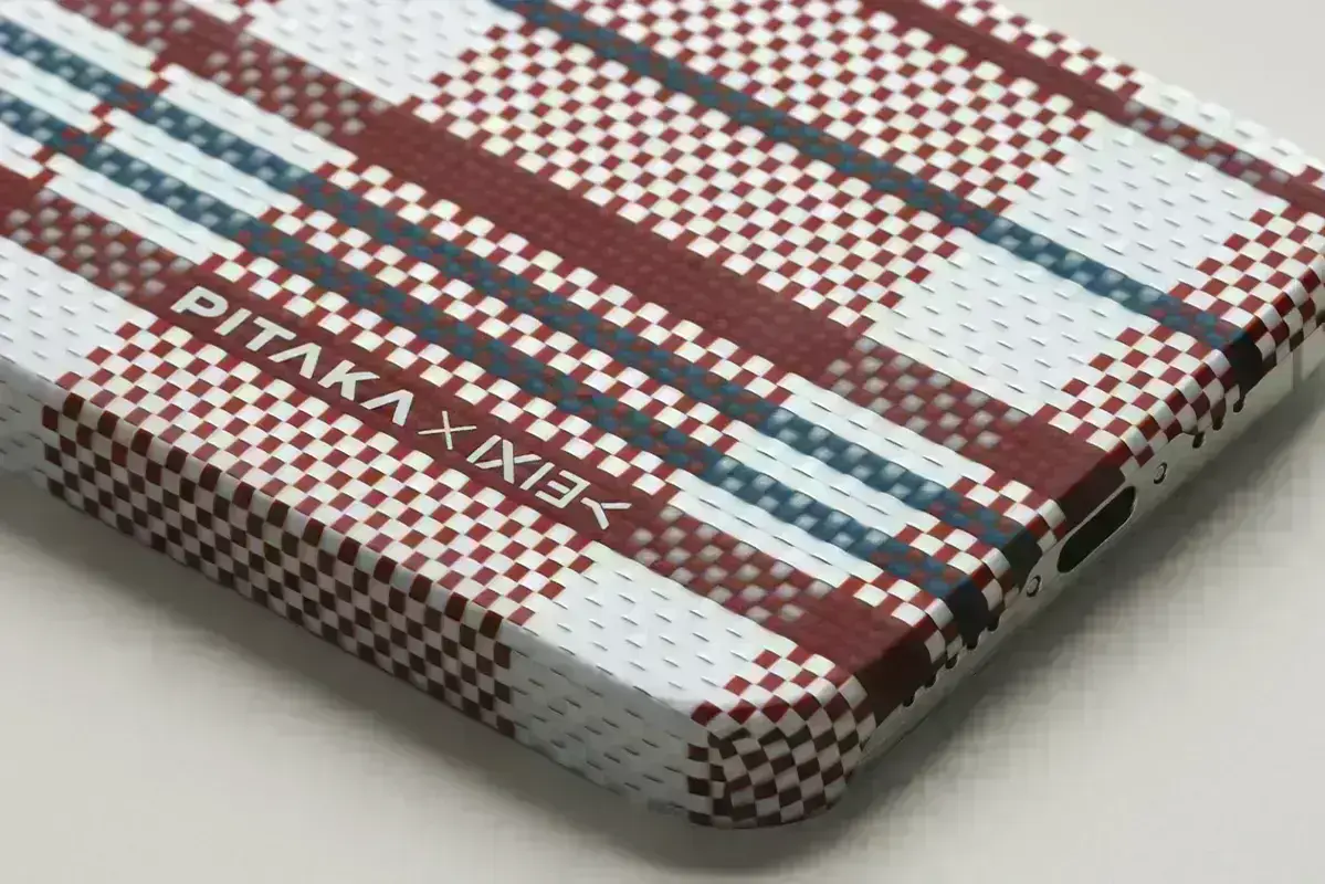 pitaka-magez-case-4-red-white-blue-3