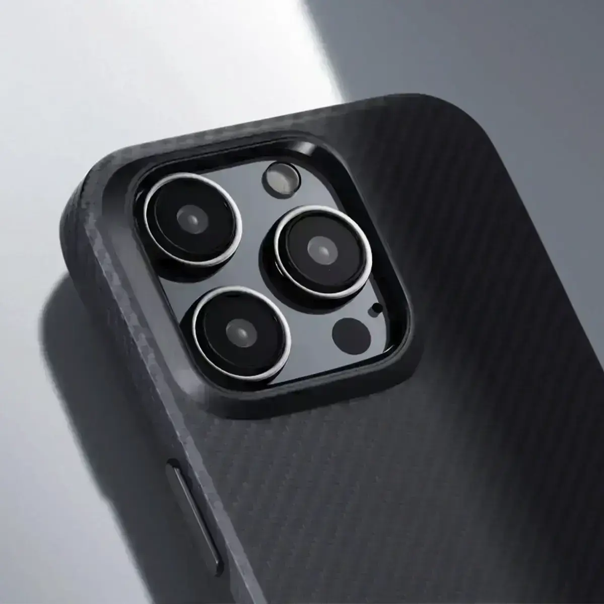 pitaka-magez-case-pro-4-for-iphone-15-6