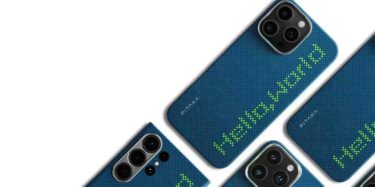 Чехол Pitaka Tactile Woven Case, первая строка кода 'Hello World'