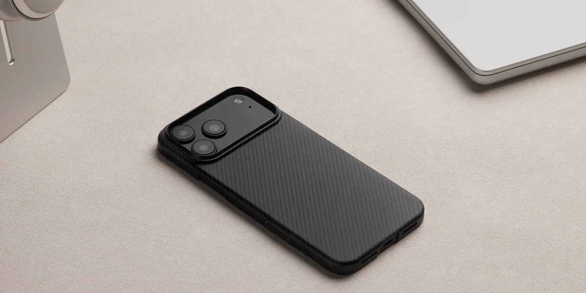 Чехол Pitaka Ultra-Slim Case with PitaTap для iPhone – вид спереди