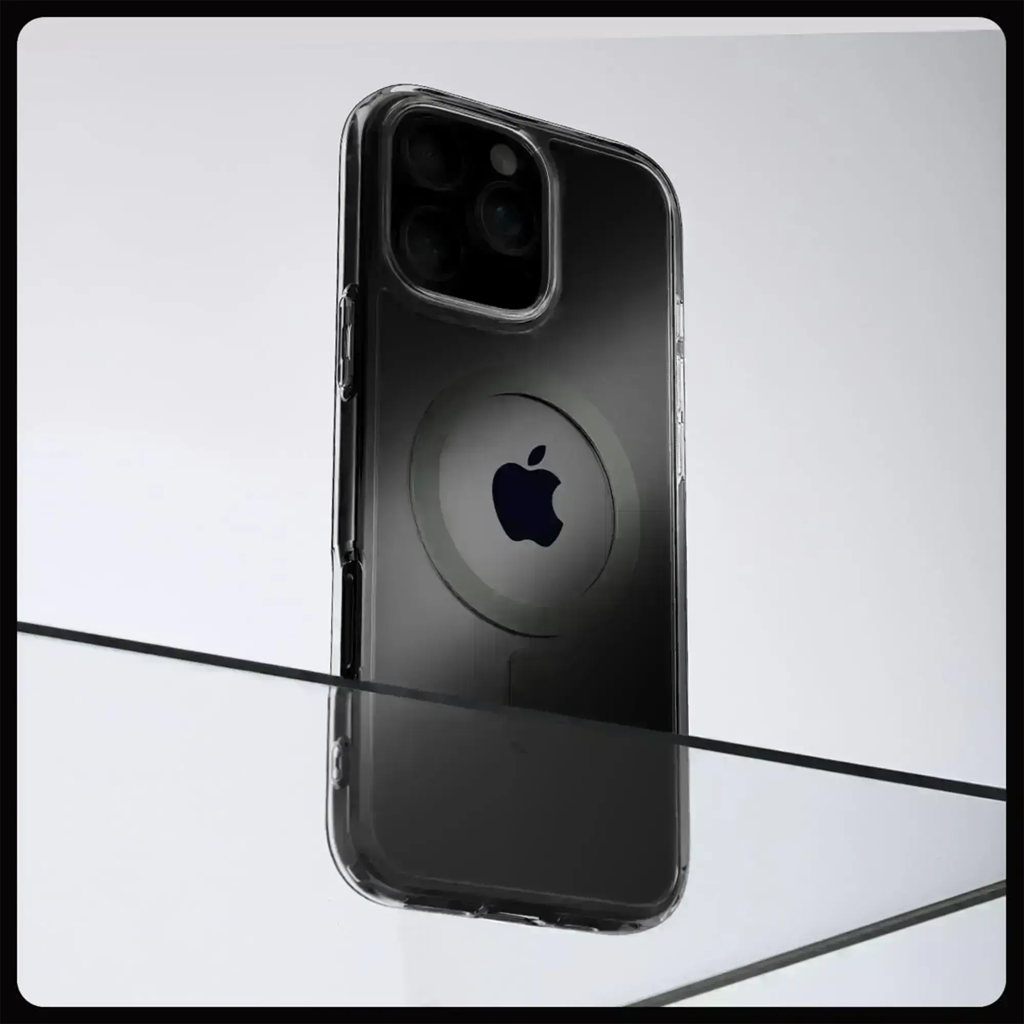 Чохол Spigen Ultra Hybrid для iPhone 16 Pro Max - вид ззаду