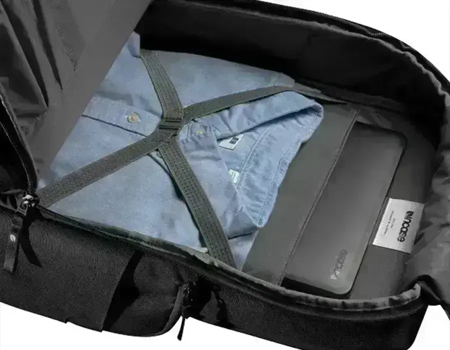 Рюкзак Incase A.R.C. Commuter Pack с ноутбуком в отделении и фиксирующими ремнями