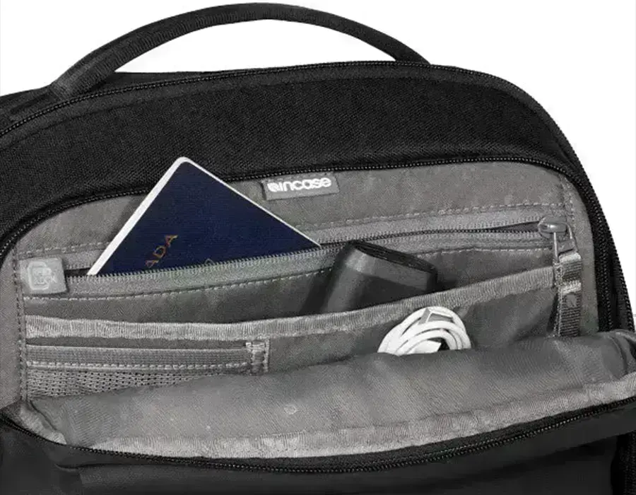 Плечевые ремни рюкзака Incase A.R.C. Commuter Pack с вентиляционной вставкой Ortholite Impressions