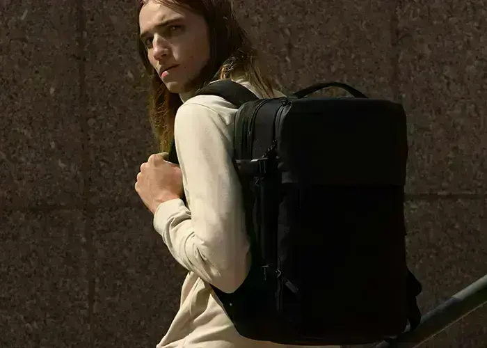 Общий вид рюкзака Incase A.R.C. Travel Pack спереди