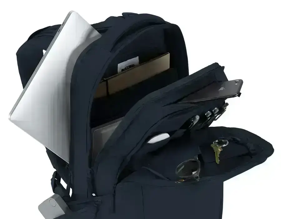 Общий вид рюкзака Incase ICON Backpack с демонстрацией функциональных отделений