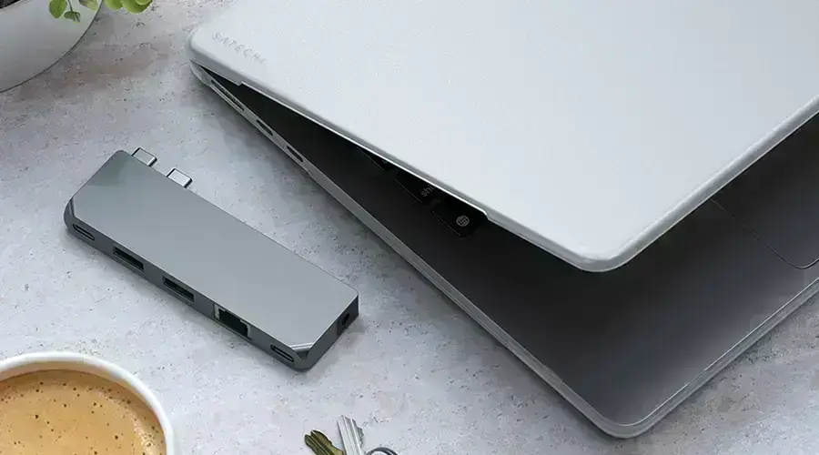 Чохол Satechi Eco-Hardshell для MacBook Air, що забезпечує захист від подряпин і відбитків пальців