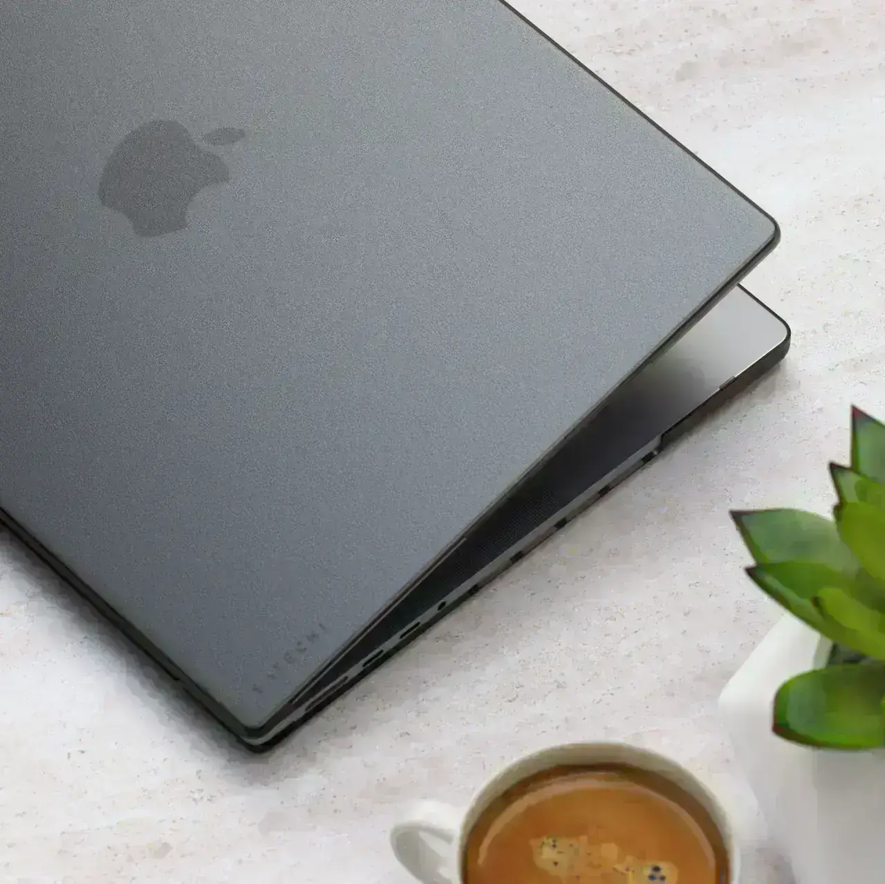 satechi-eco-hardshell-sase-for-macbook-pro-14-space-gray-st-mbp14dr-4