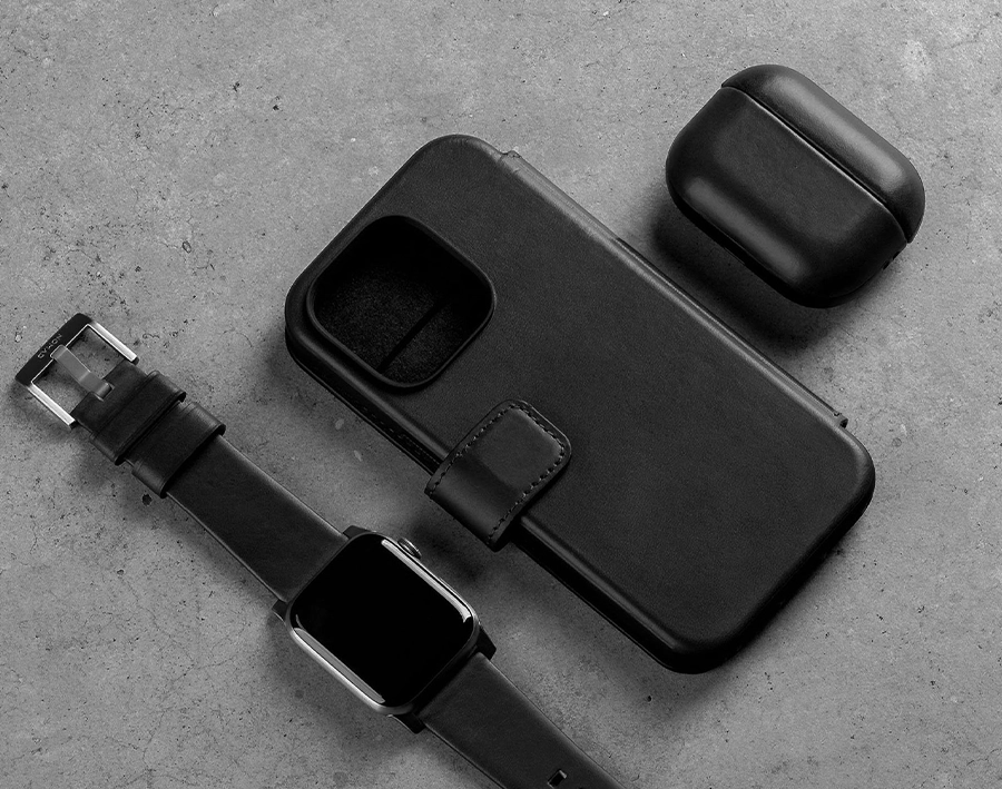 Чехол Nomad Modern Leather Case для AirPods Pro — вид спереди с вырезами под динамик и световод