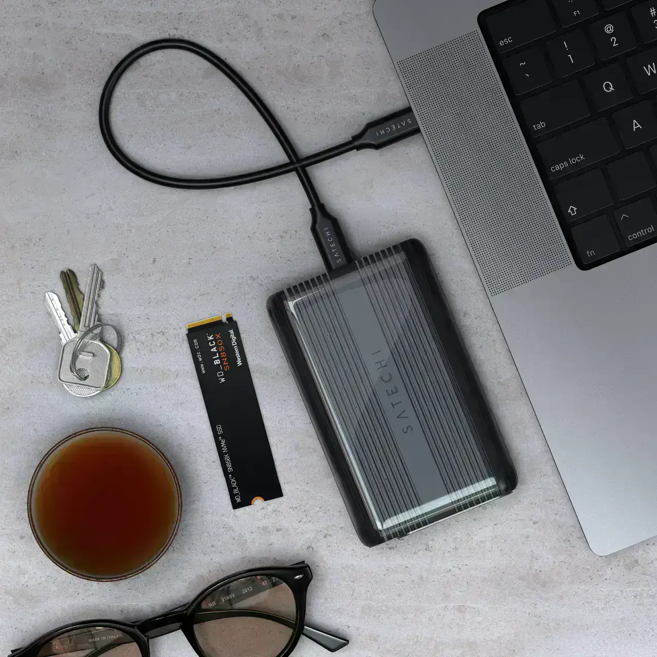 adapter-satechi-usb-4-nvme-ssd-pro-enclosure-st-eu4npm-1