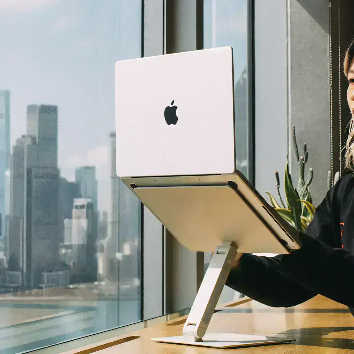 native-union-desk-laptop-stand-3