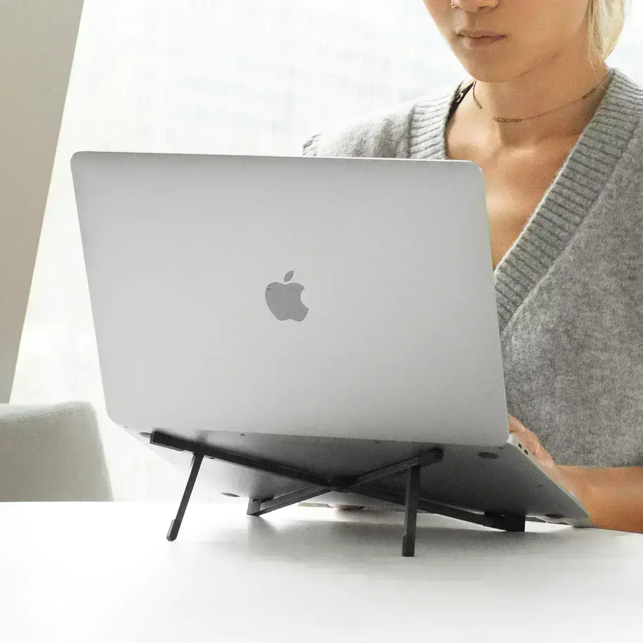 Подставка Native Union Fold Laptop Stand Black в сложенном виде