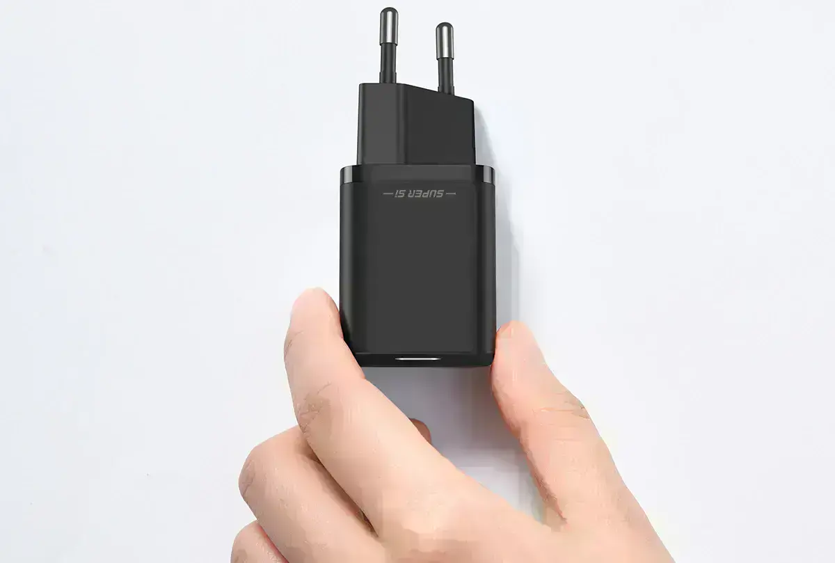 baseus-super-si-quick-charger-04
