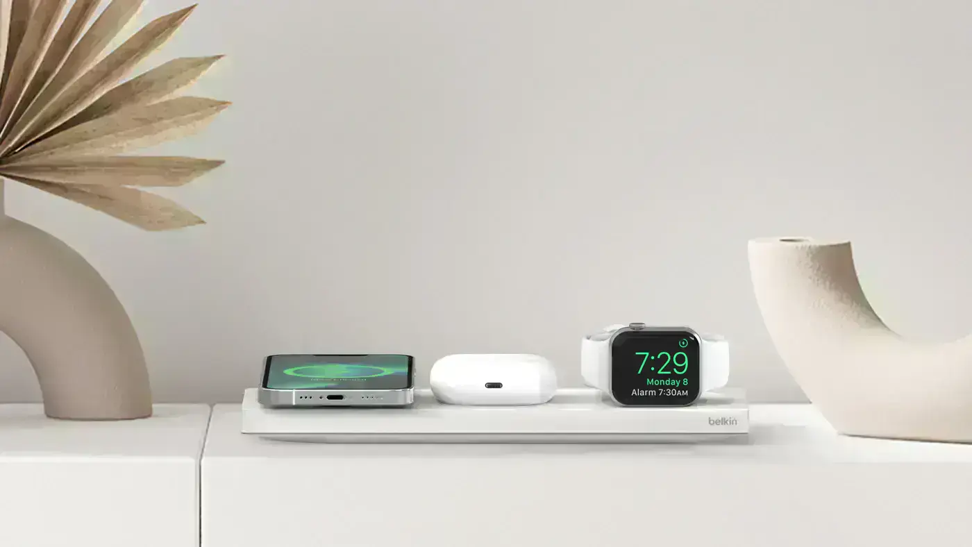 belkin-boostcharge-pro-3-in-1-wireless-charging-pad-3