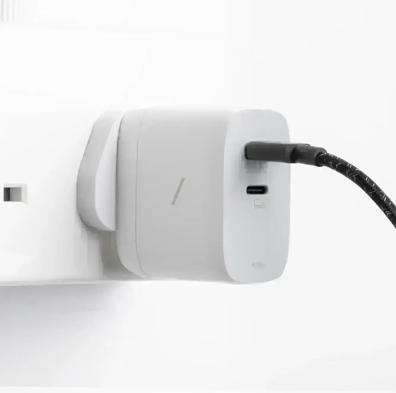 merezheviy-zaryadniy-pristriy-native-union-fast-gan-charger-pd-67w-dual-usb-c-port-black-fast-pd67-03