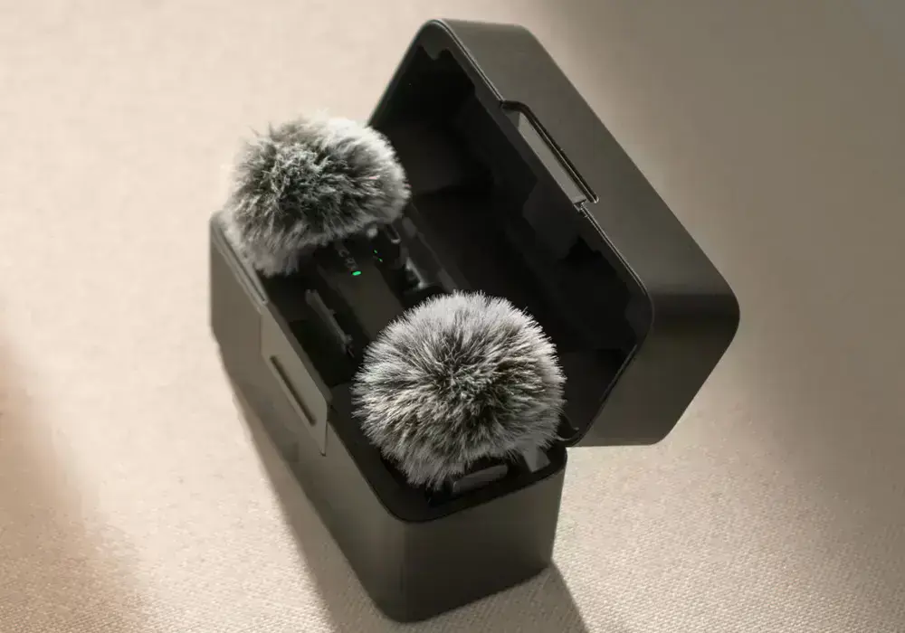 Зарядний футляр DJI Mic Mini з усіма компонентами