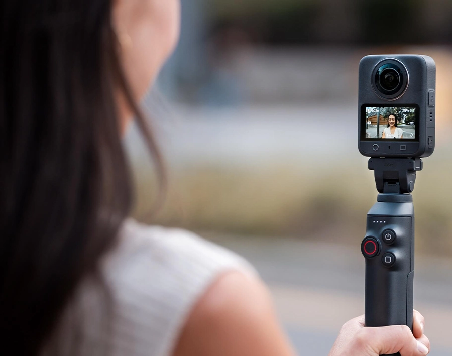 Заряджання DJI Osmo 360 через магнітний акумулятор-подовжувач