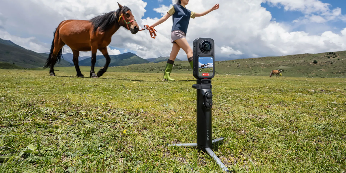 Складаний подовжений селфі-монопод з пультом Insta360 Foldable Selfie Stick Remote Kit Extended Edition - Arctic White