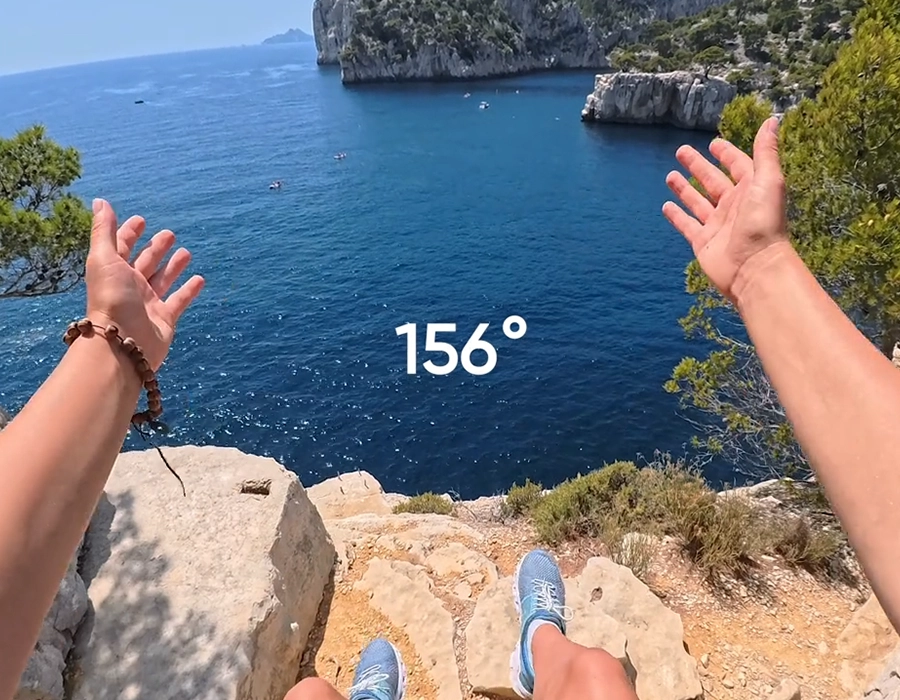 Insta360 GO Ultra — липкие вкладки для любого крепления