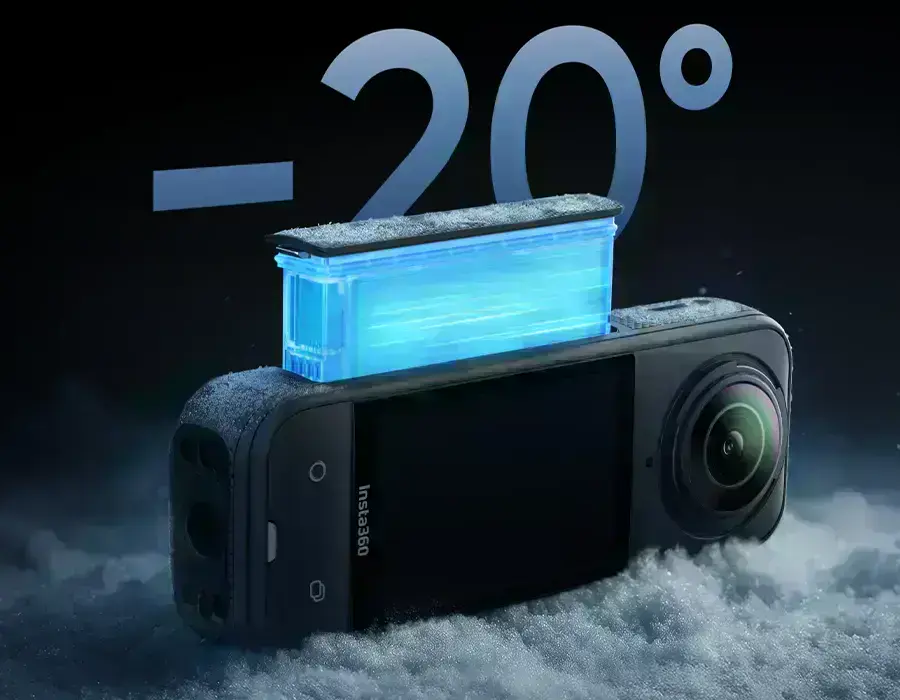 Акумулятор Insta360 X5 у засніженому середовищі, демонстрація морозостійкості