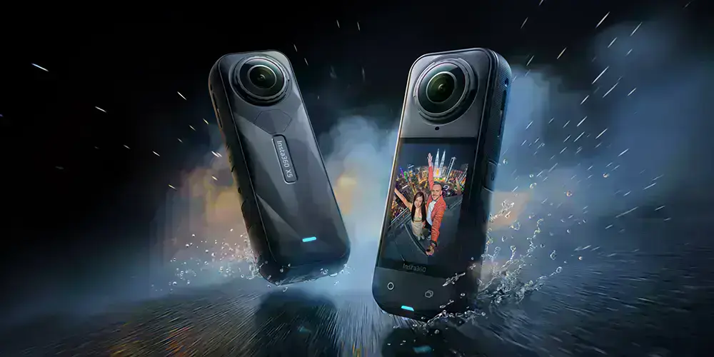 Екшн-камера Insta360 X5 у стандартній комплектації — вигляд спереду