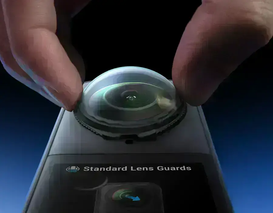 Установка захисних лінз на Insta360 X5 з автоматичним розпізнаванням