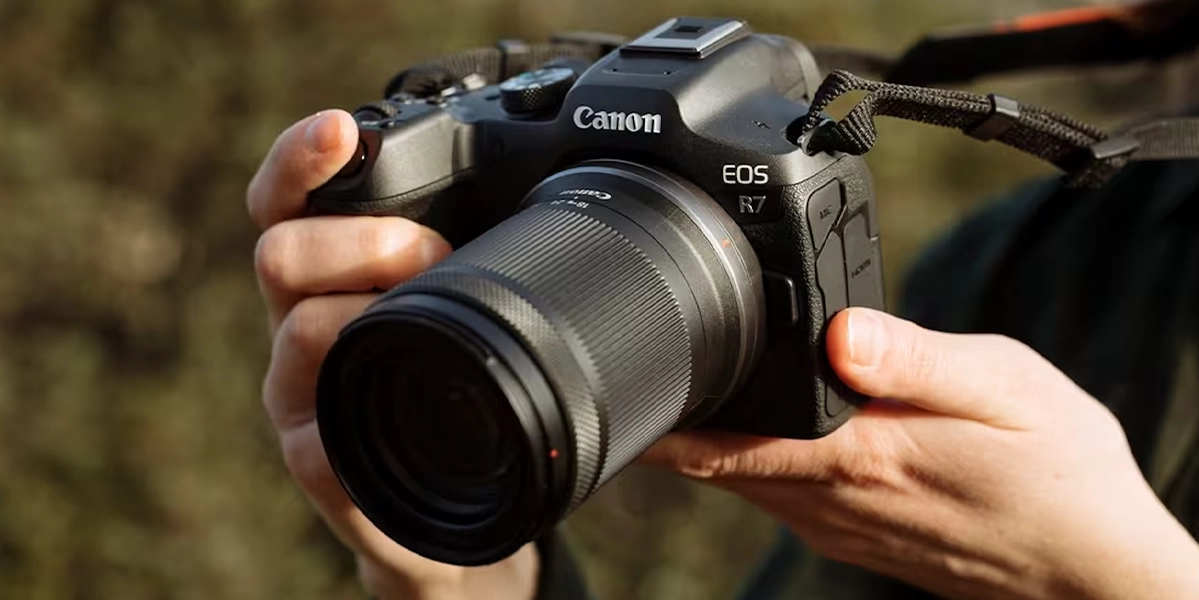 Фотоаппарат Canon EOS R7 body + Adapter EF-RF (5137C018)