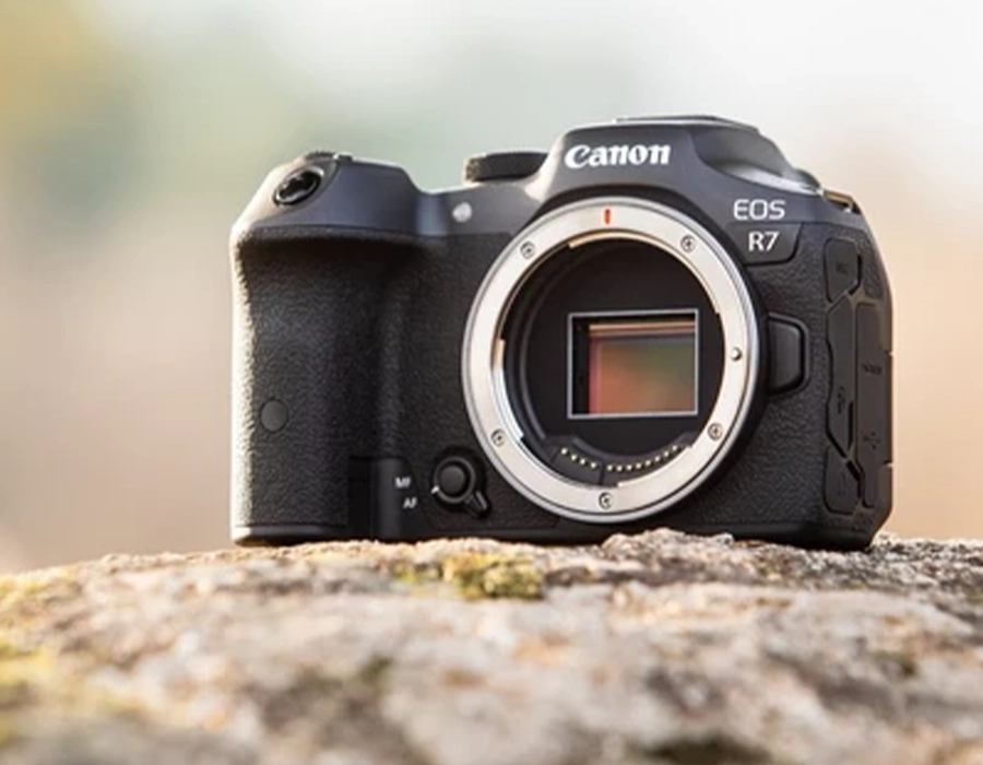 Фотоаппарат Canon EOS R7 body + Adapter EF-RF (5137C018)