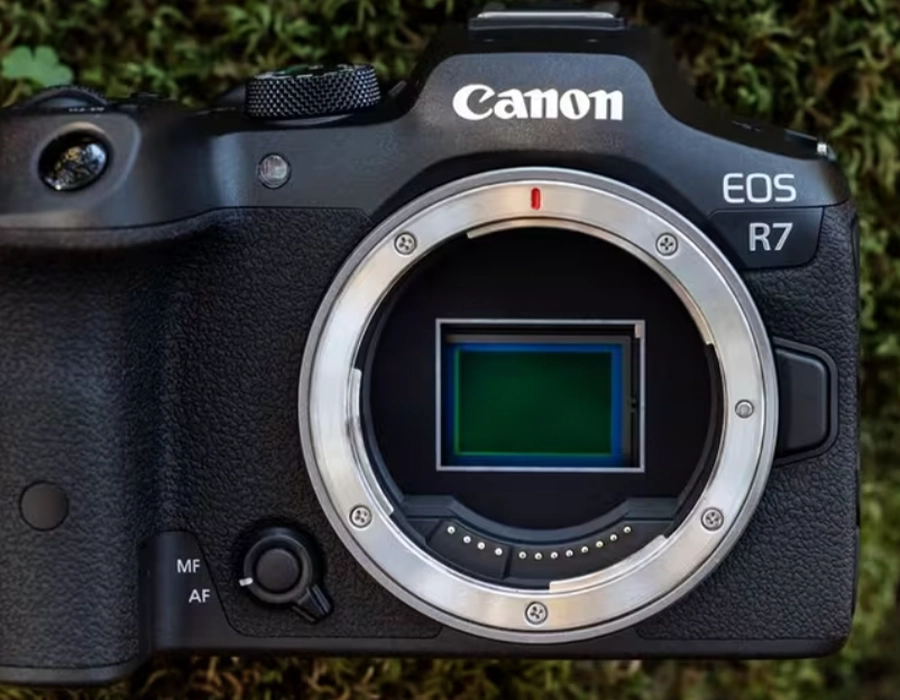 Фотоаппарат Canon EOS R7 body + Adapter EF-RF (5137C018)