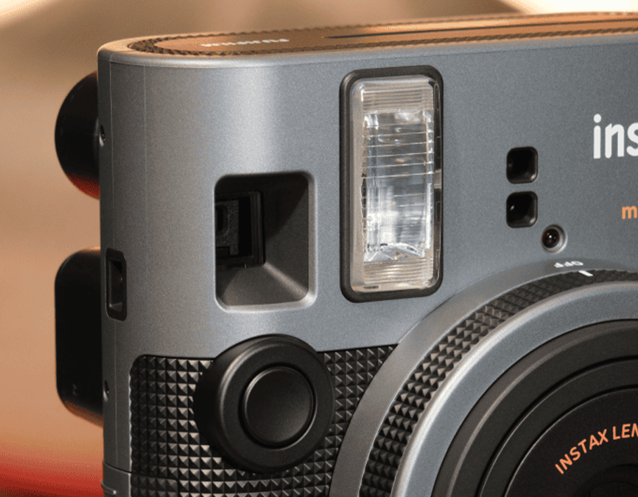 Селфі-дзеркало біля об'єктива камери Instax Mini 41