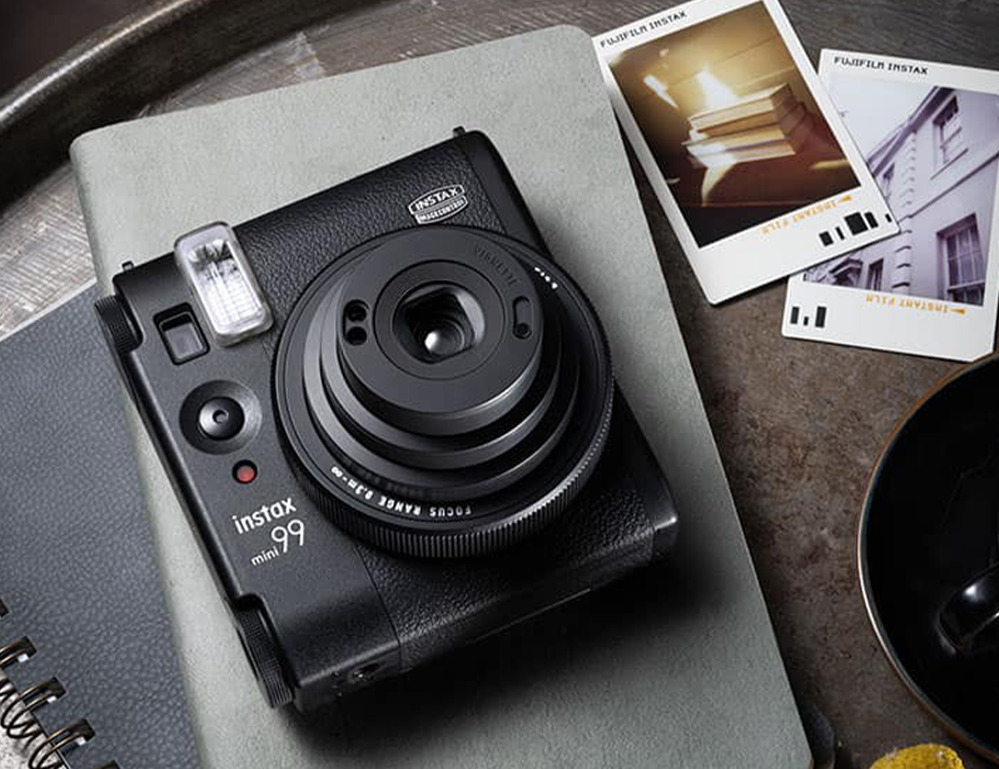 Дизайн камери Fujifilm Instax Mini 99 з акцентом на ергономіку