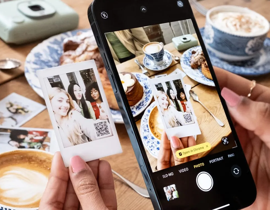 QR-код на фотографії Instax Mini LiPlay для відтворення звуку