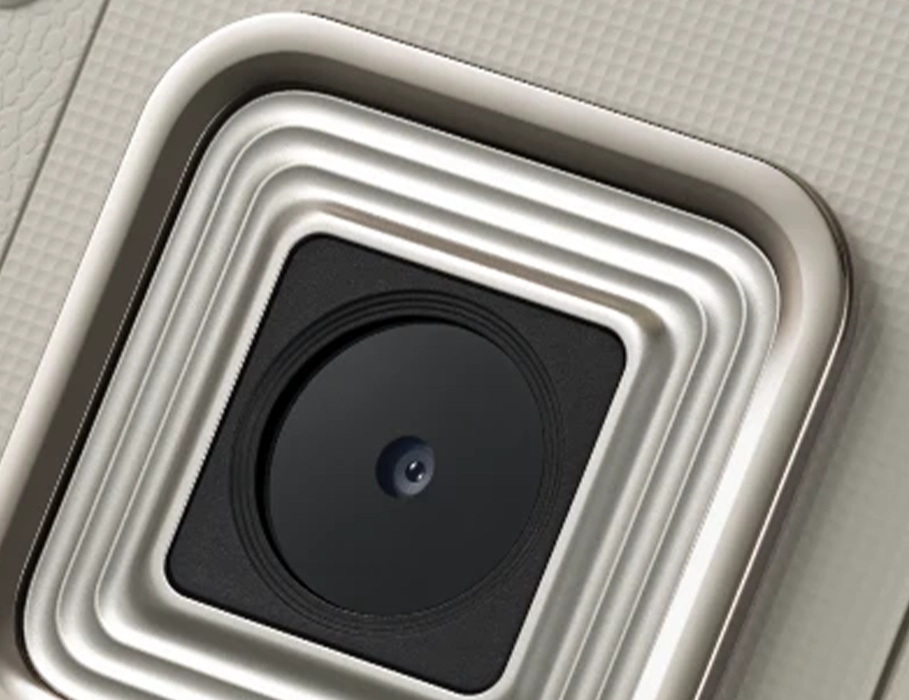 Дизайн instax mini LiPlay+ с мягкой текстурой, 3-дюймовым дисплеем и компактным корпусом