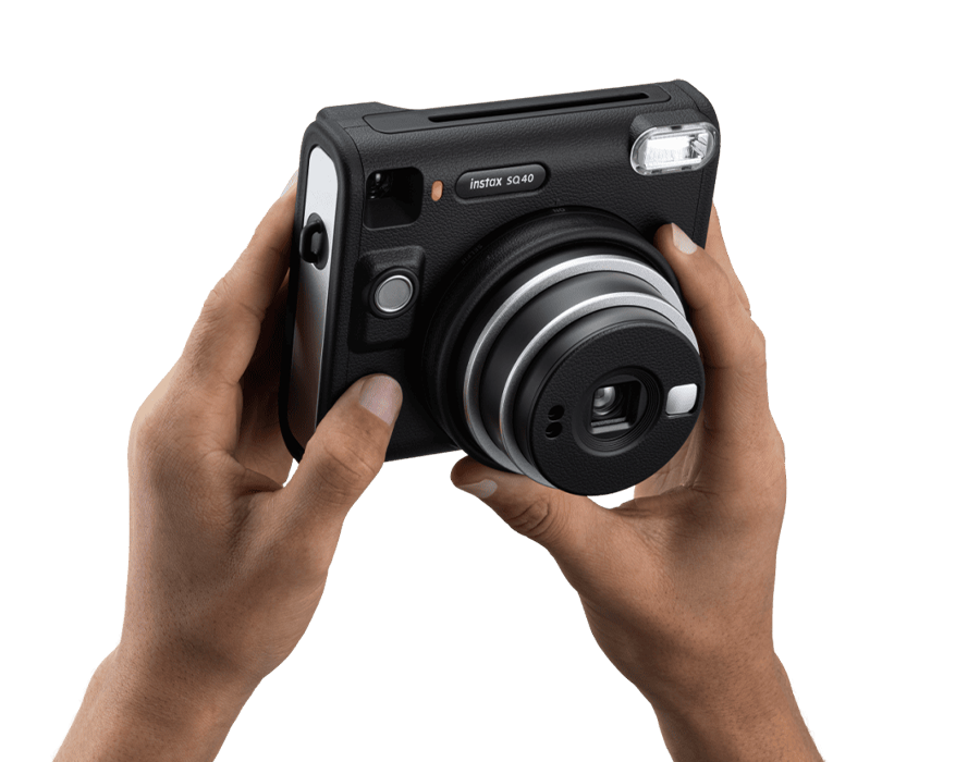 Поворот об'єктива для ввімкнення або вимкнення камери Instax Square SQ40