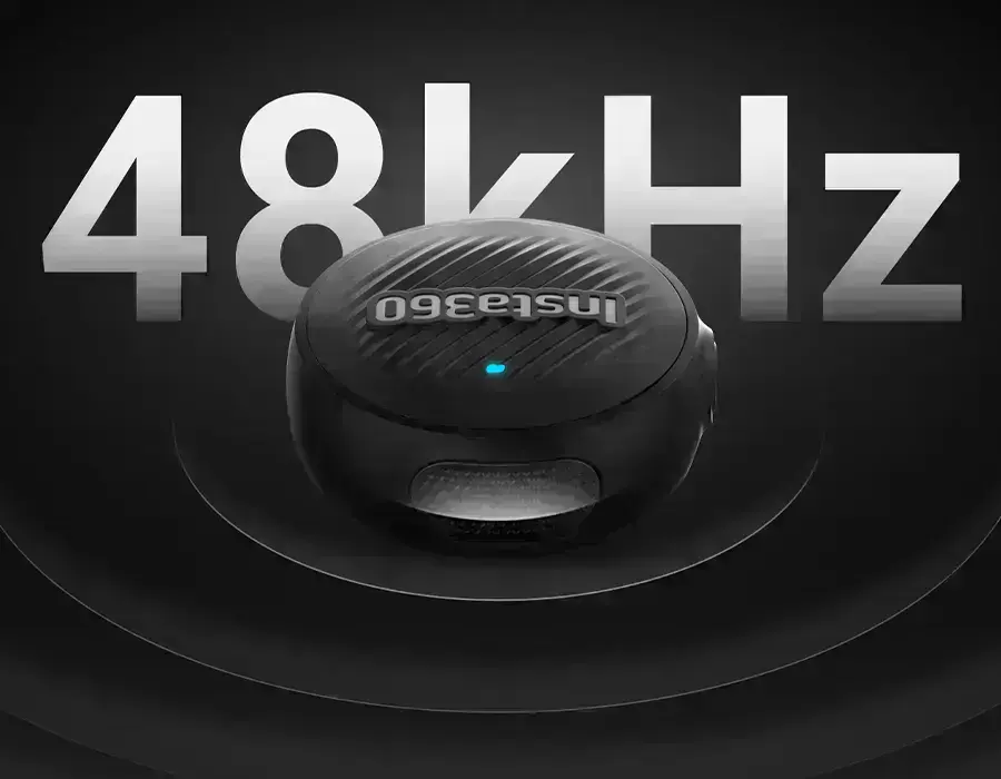 Передатчик Insta360 Mic Air крупным планом с обозначением характеристик звукозаписи