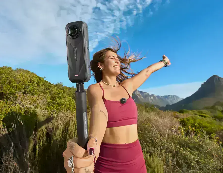 Передатчик Insta360 Mic Air подключён к камере Insta360 X5