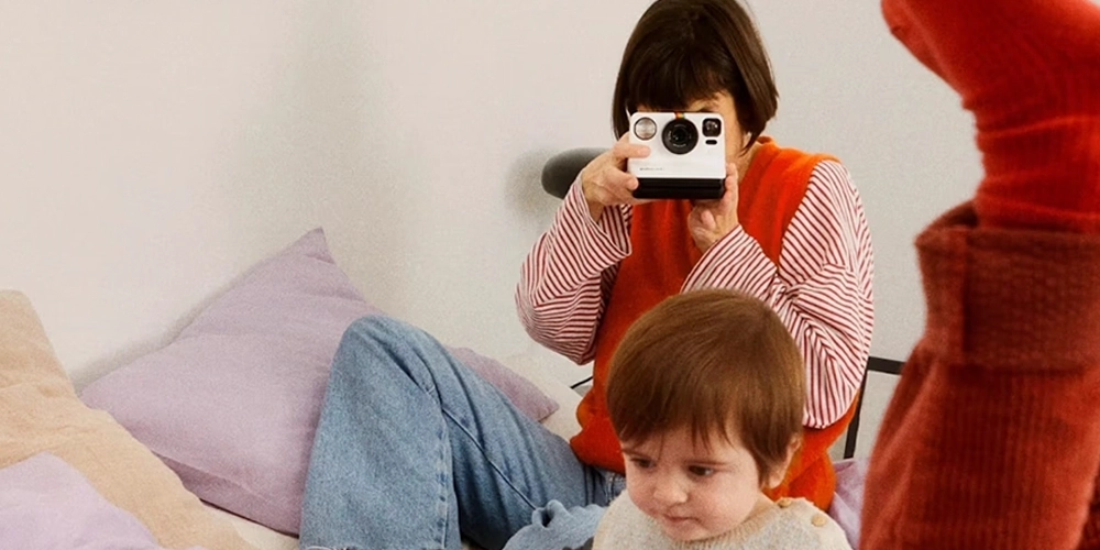 Загальний вигляд камери Polaroid Now Gen 2 у білому кольорі