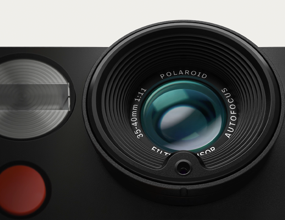 Polaroid Now+ Gen 3 крупний план об'єктива