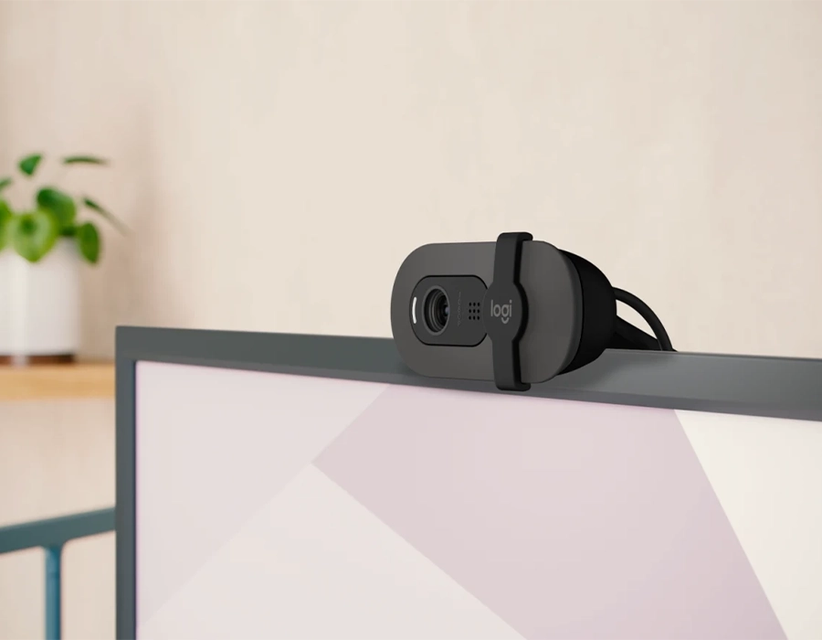 Вбудована шторка для конфіденційності в Logitech Brio 100