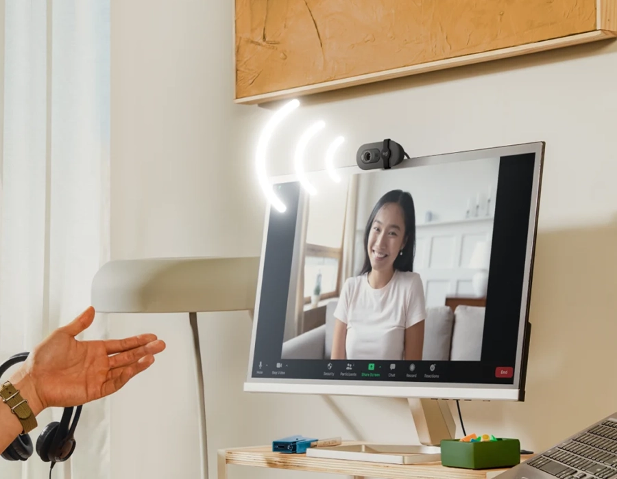 Вбудований мікрофон Logitech Brio 100 забезпечує чистий звук