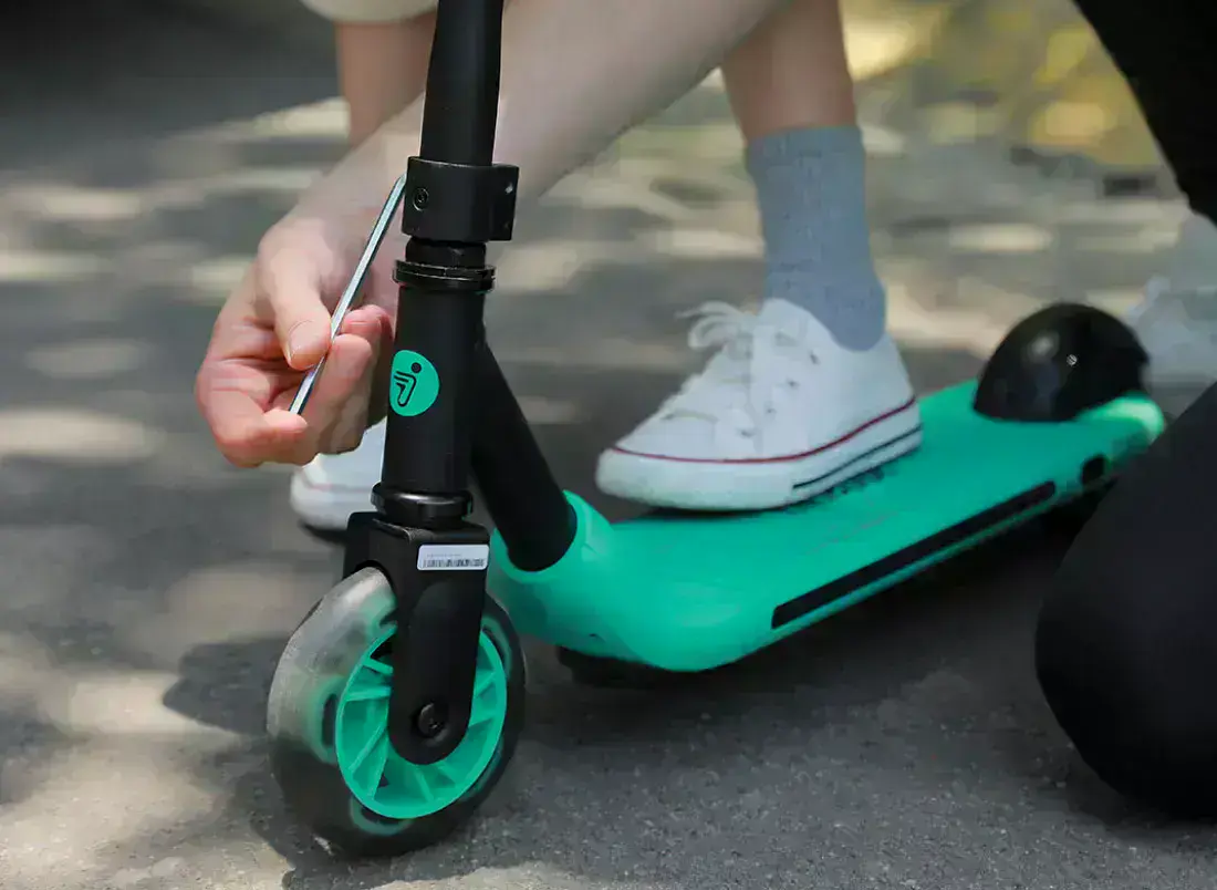 ninebot-by-segway-ekickscooter-zing-a6-9