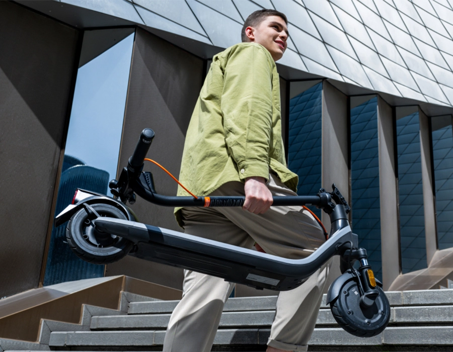 Складывание электросамоката Segway-Ninebot E2 EII одним движением