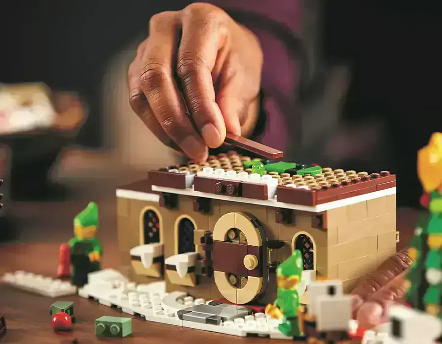 LEGO 10275 – интерьер домика эльфов с подарками, вафельницей и компьютером